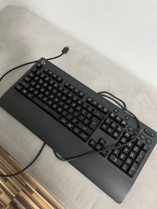 Tastatura logitech g213