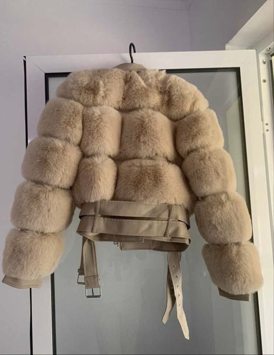 Vand geaca din blana naturala de vulpe