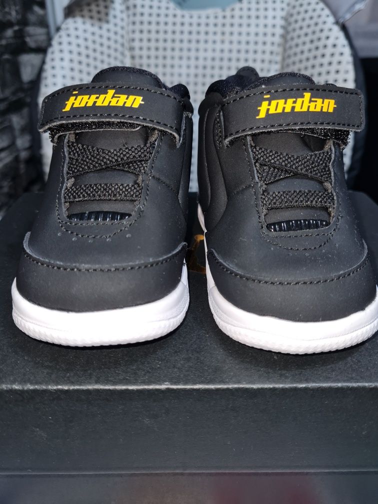 Adidasi Jordan copii