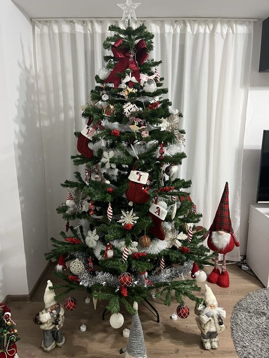 Vand brad artificial 1,80cm , fara accesorii