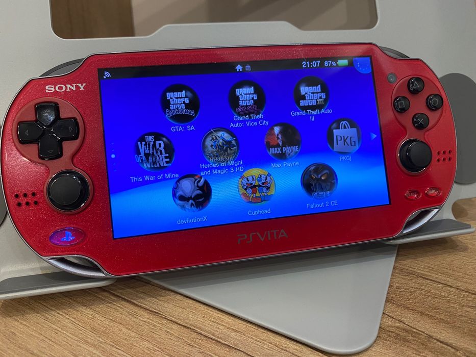 Playstation PS Vita Oled Cosmic Red • Modată • 128GB Jocuri
