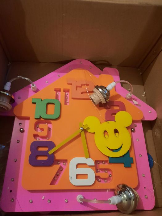 Продам люстру в детскую комнату и часы