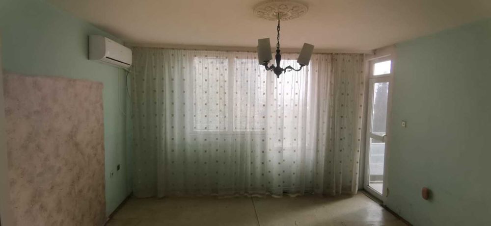 Продавам двустаен апартамент в кв. Три Чучура-Юг