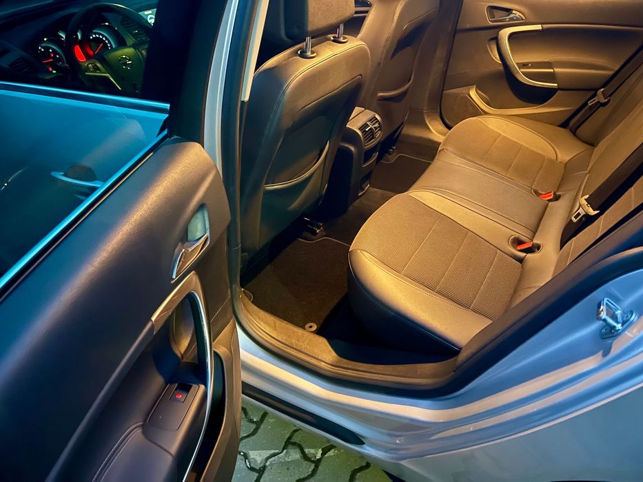 Opel Insignia Sport Tourer 4x4,118 Kw,An 2010 Clima GPS impecabil.