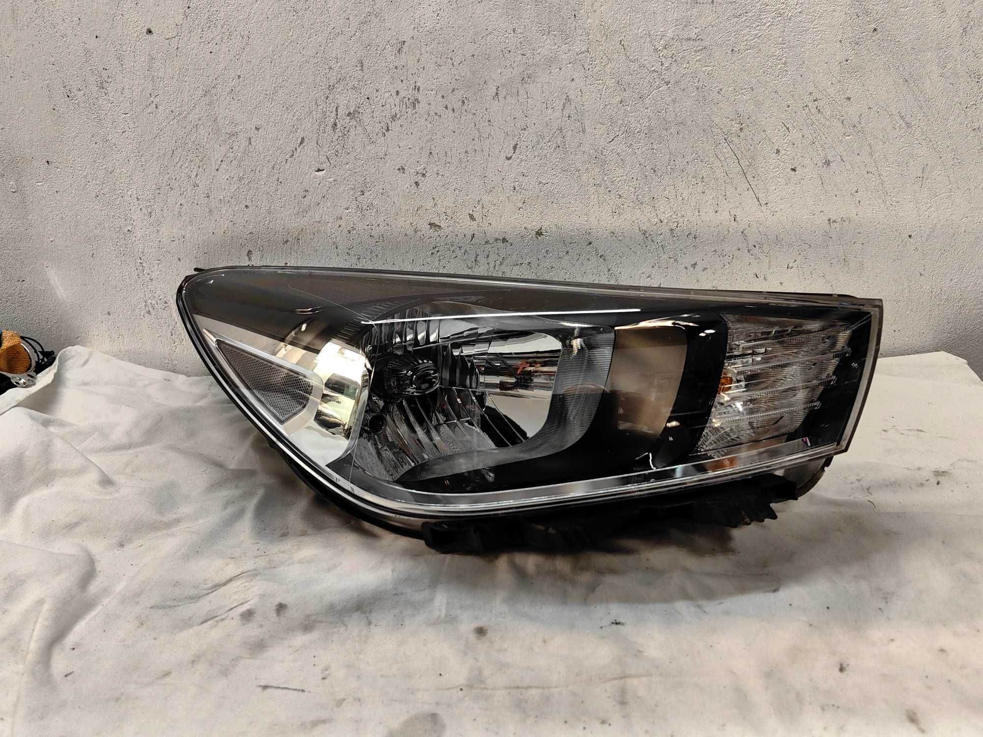 Оригинален фар Киа Рио 4  Kia Rio 4
