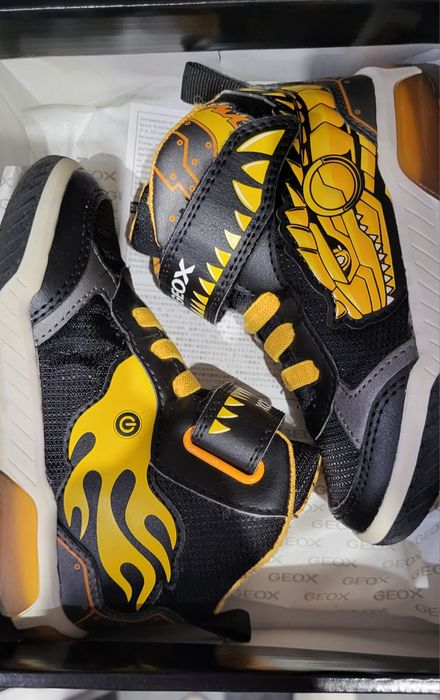 Детски светещи обувки Geox