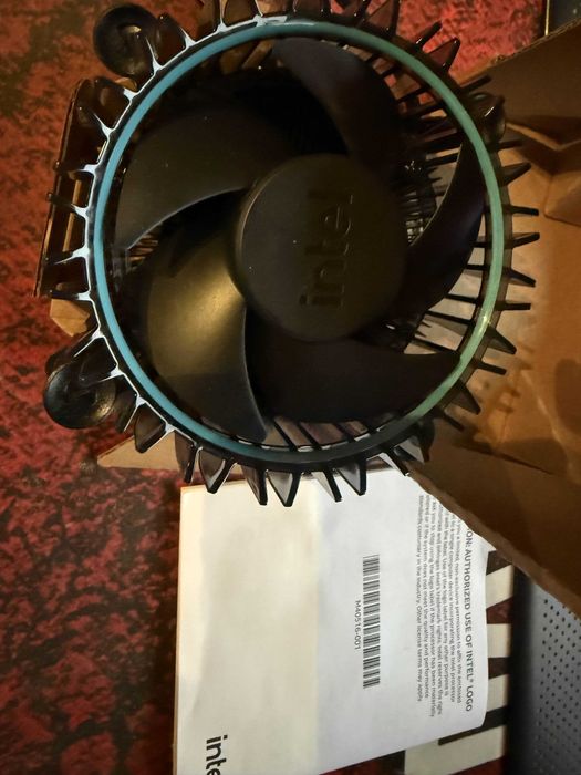 Продавам Intel Laminar RM1 - Чисто Нов LGA1700 CPU Cooler за Процесор!