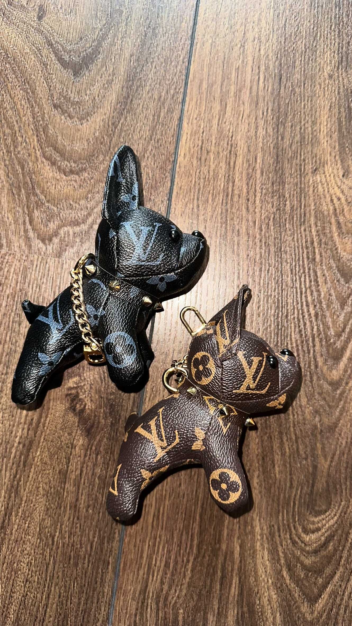 Кожен ключодържател куче Louis Vuitton LV / Висулка за дамска чанта