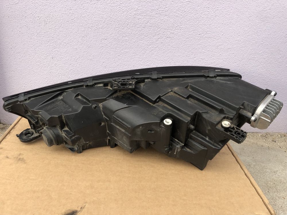 Far dreapta matrix Audi A4 B9 cod 8W0941036