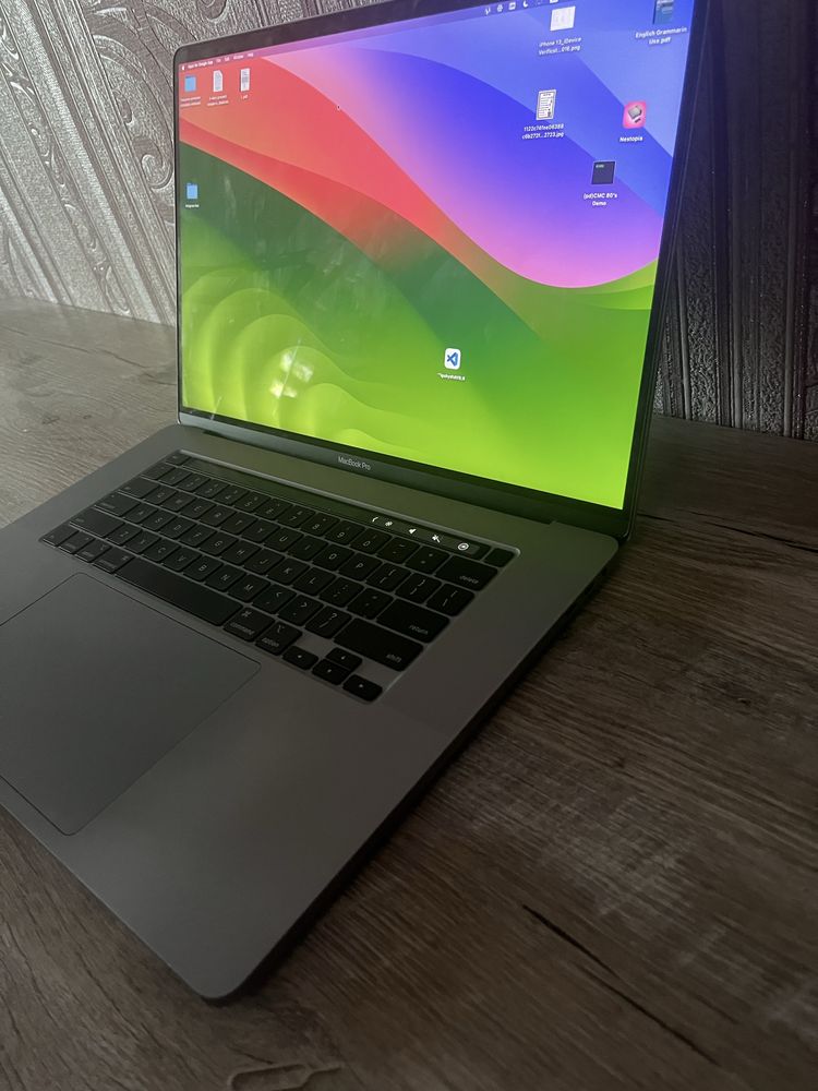 Macbook pro 16 ssd 1tb ram 16gb core i9