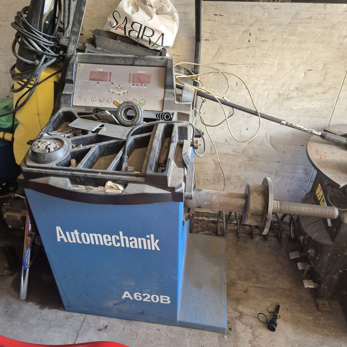 Баланс Машина за Гуми Автоматична с ЛАЗЕР