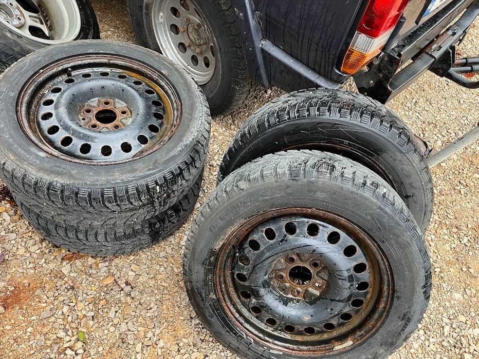 Гуми 215/60R17 Toyo Observe GT-3-ICE