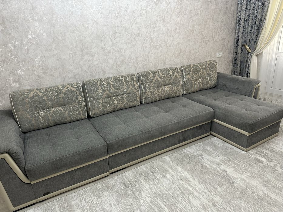 Продается диван для гостиной