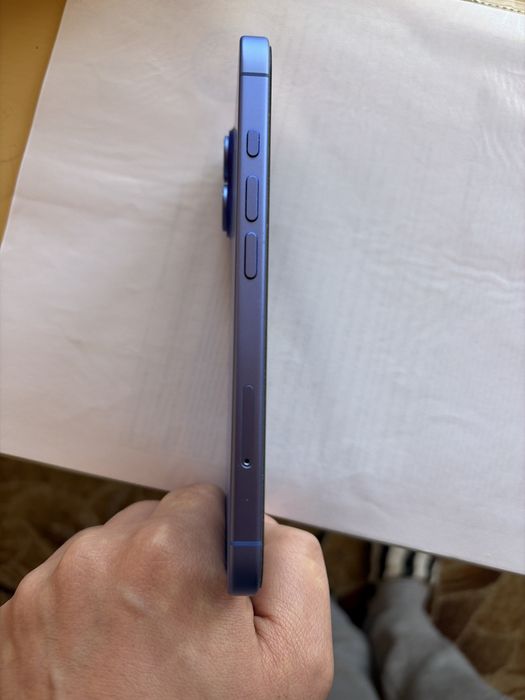 Продавам iphone 16 256gb