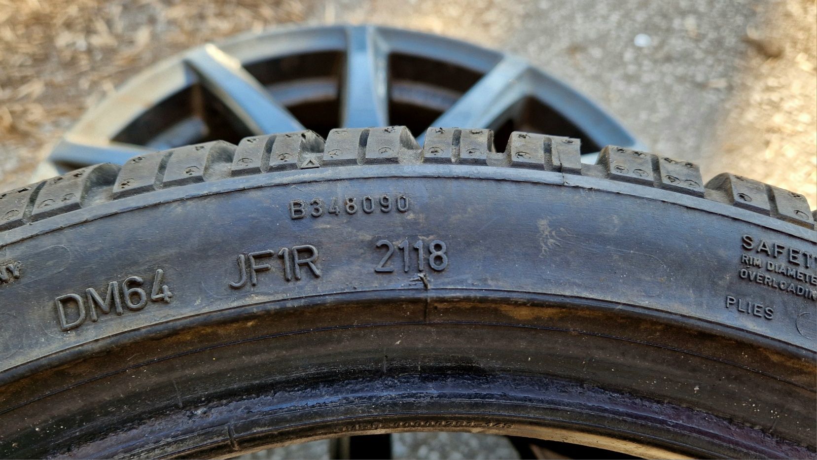 4бр 215/40/17 зимни гуми Dunlop 3D, Continental TS830