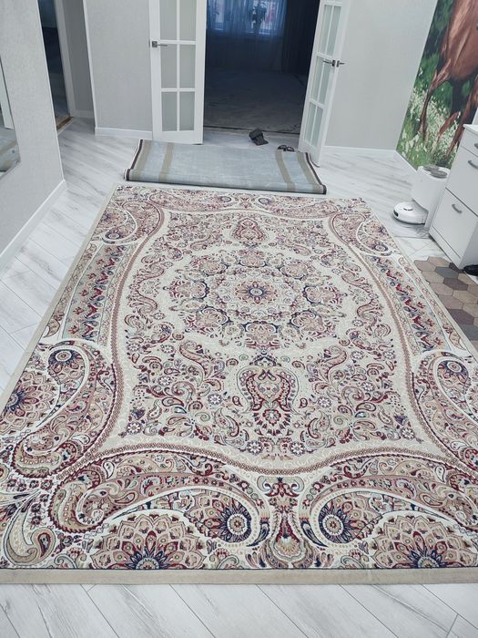 Продам ковёр 2×3 в отличом состояни