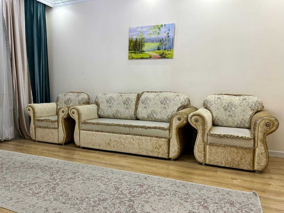 Диван и два кресла, в хорошем состоянии