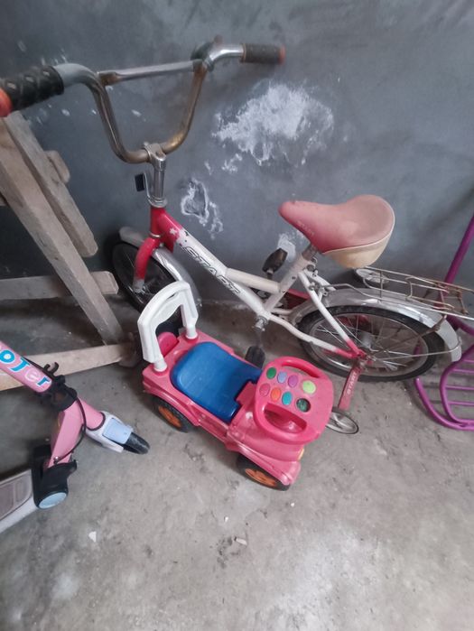 Продам машинку  детскую