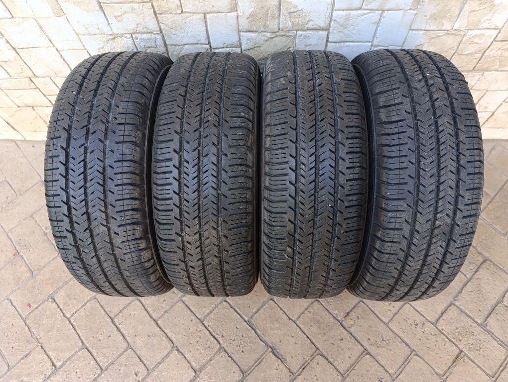 Гуми за Микробус 215/65/15 С Michelin
