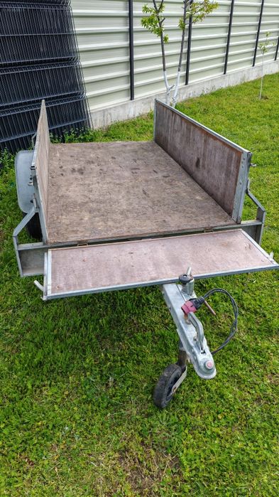 Remorcă / Remorci cu Prelată 2500 kg, 750 kg Germnaia