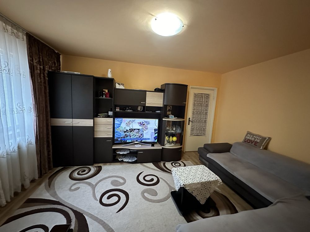 Vand apartament cu 2 camere