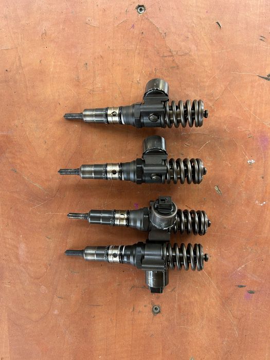 Injector Audi A4 B7 motor 2.0 tdi BLB 03G130073G