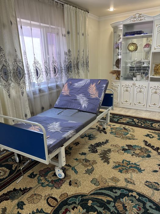Продам медицинскую кровать с пролежневым механизмом