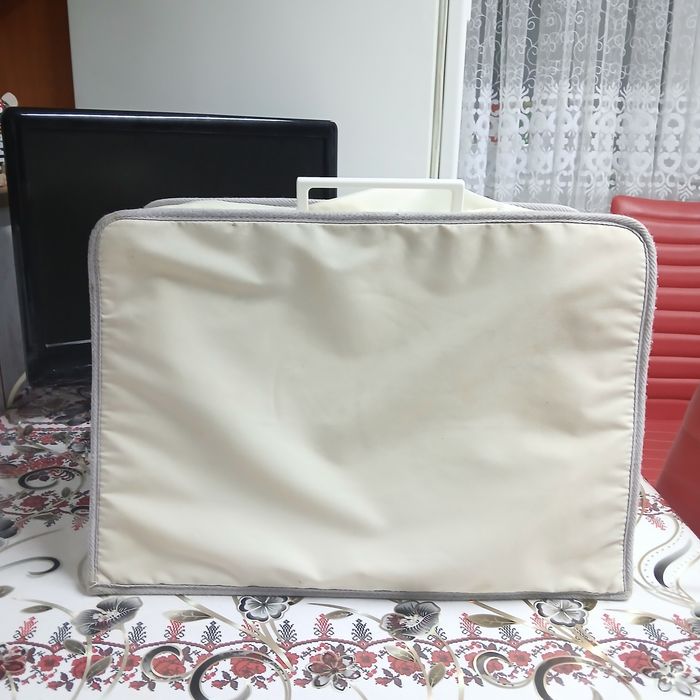 Masina de cusut LECTRO-MAT cu butoniera automata si multiple operatii