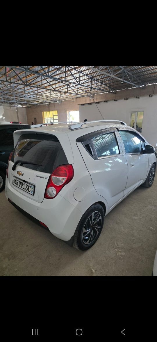 Chevrolet spark.