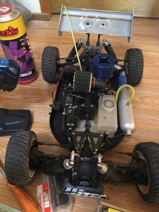 Masinuta pe benzina radiotelecomandata