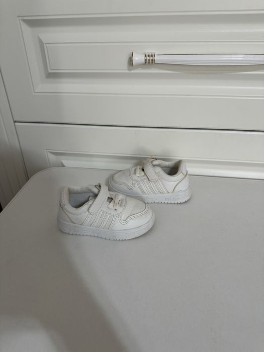 детские кроссовки 22