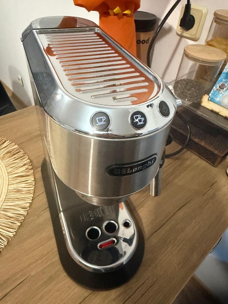 Кафемашина DeLonghi EC685