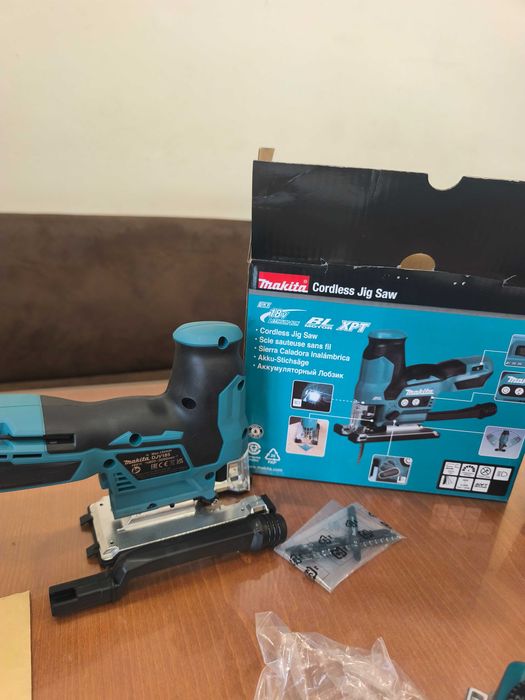 Акумулаторен прободен трион(зеге) Makita DJV185z