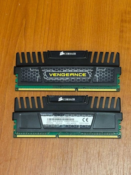 Kit memorie RAM 2x4GB Corsair VENGEANCE, Dual Channel, DDR3, 1600MHz