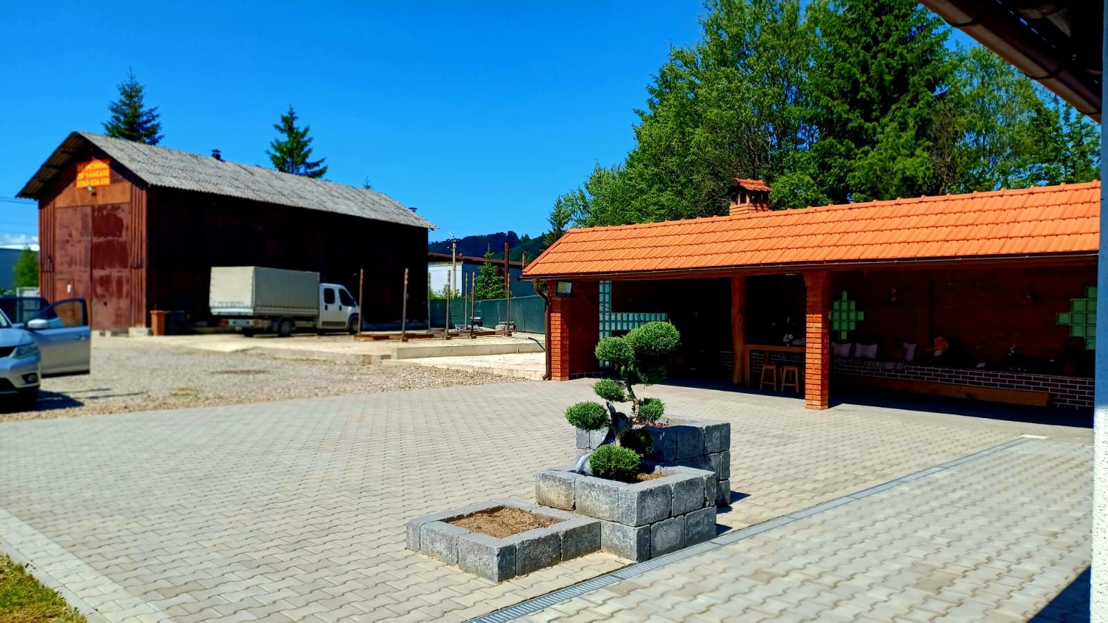 Vând casă și Teren