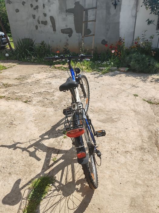 Bicicleta cu echipament Shimano pentru copii intre 8-12 ani.