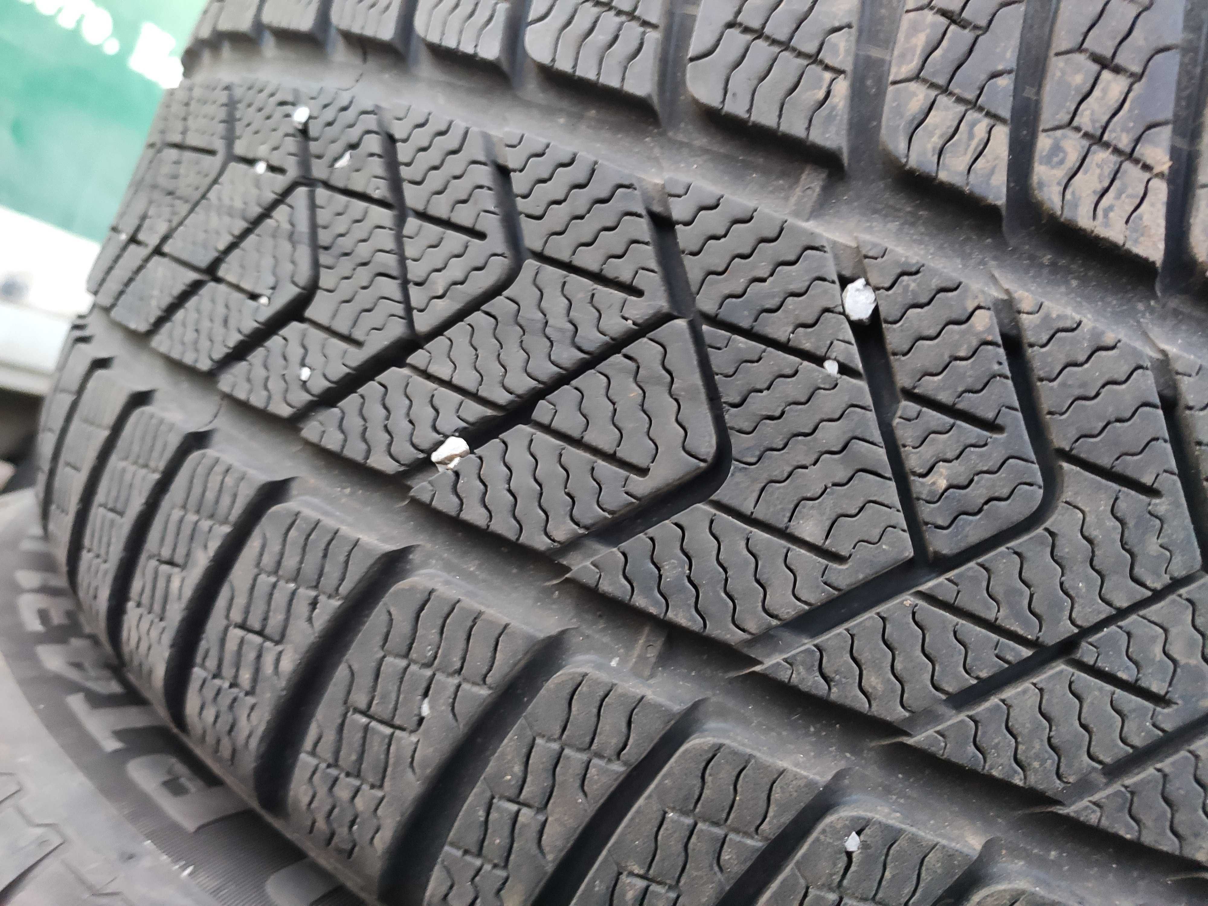 2бр Зимни гуми 275 45 20 - Pirelli Runflat - DOT 2023