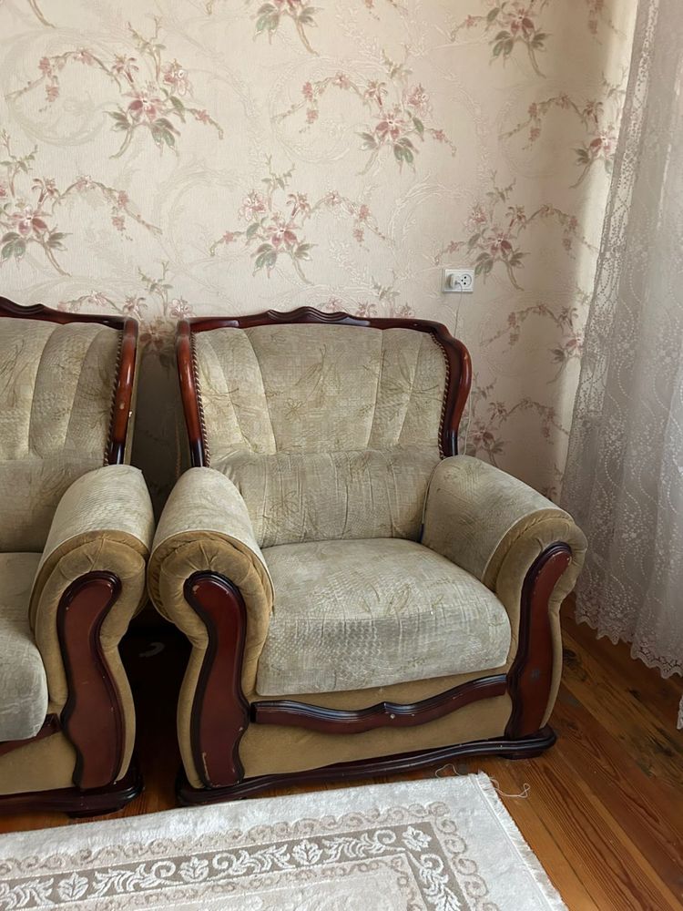 диван продается срочно