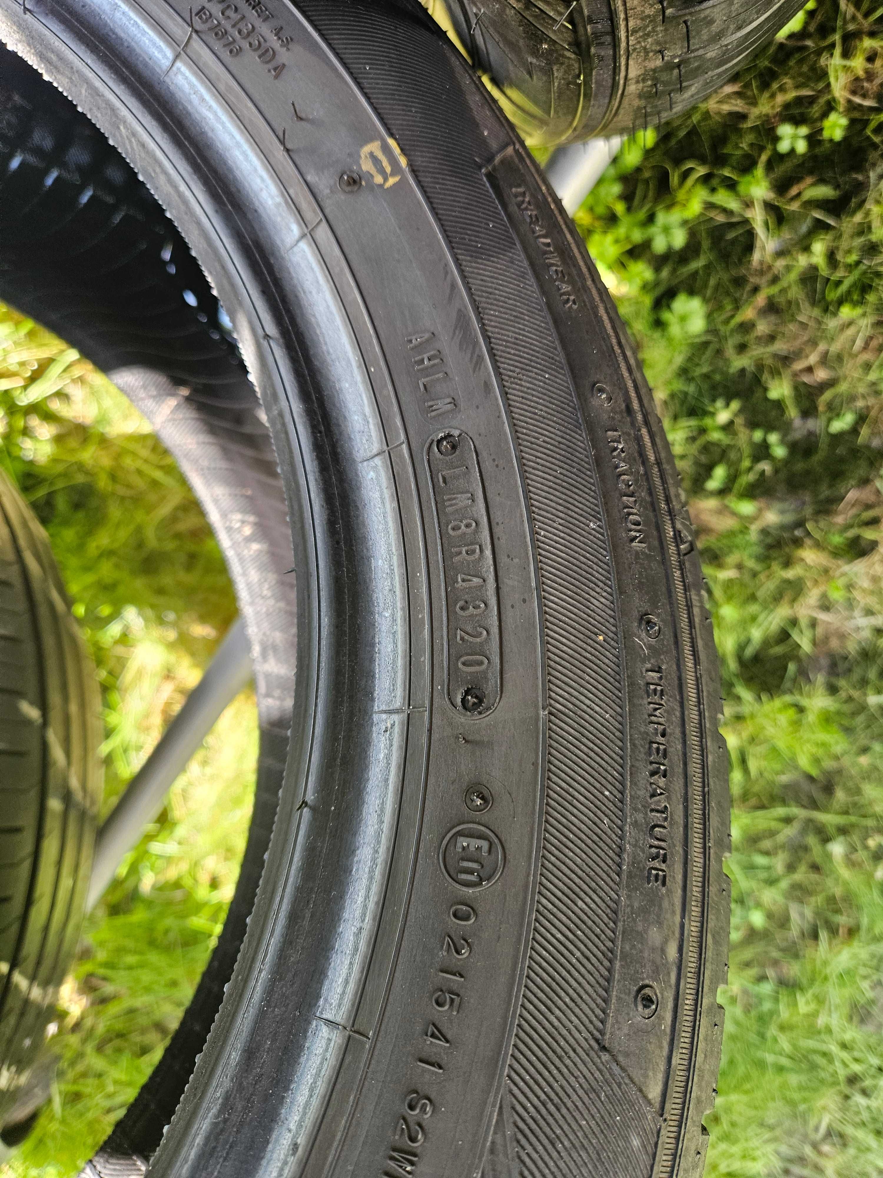 Anvelope vara 215/55/R17 Falken