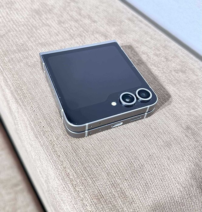 Samsung Z Flip6 , nou, 12 GB RAM, 256 GB