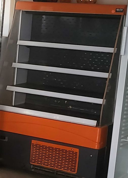 Отворена хладилна витрина