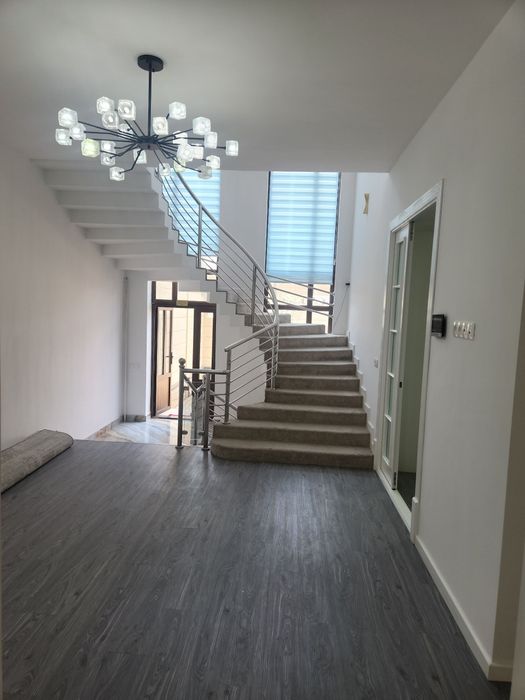 Uchtepa tumani izza mahallasida uyimiz sotuvda