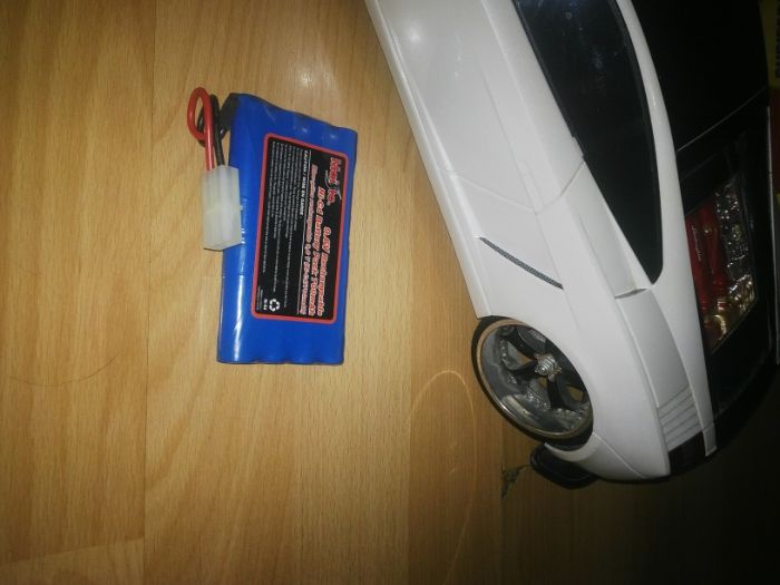 Masina radio comanda Maisto Lamborghini Gallardo alb perlat scala 1/10