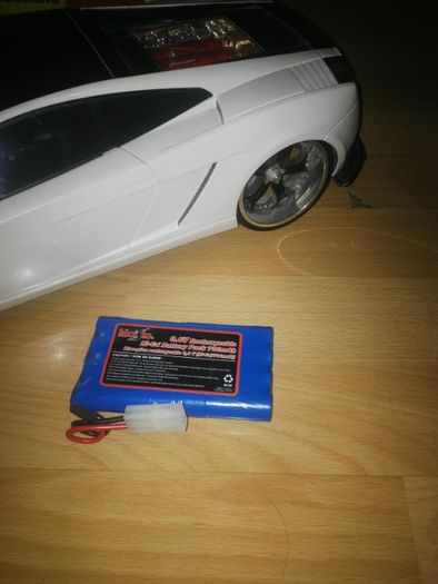 Masina radio comanda Maisto Lamborghini Gallardo alb perlat scala 1/10