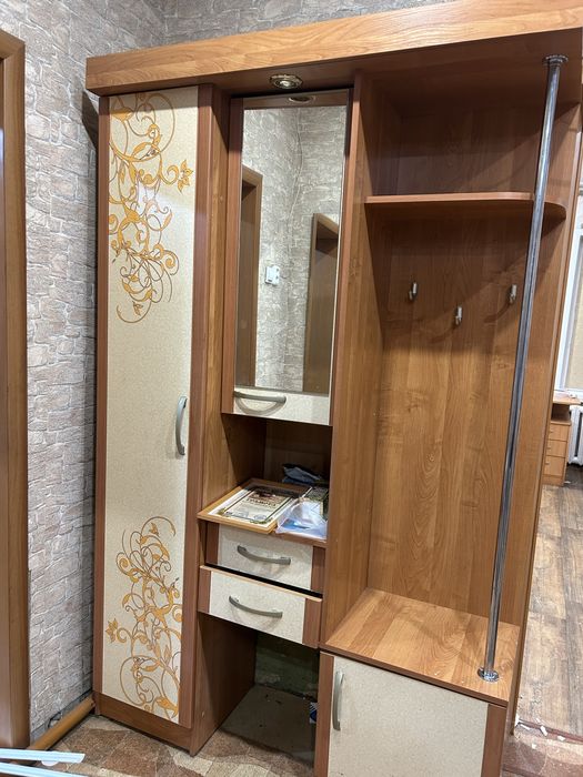 Прихожая мебель продам