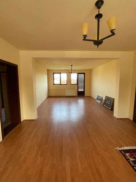 Casă P + 2 etj- la parter spatii comerciale