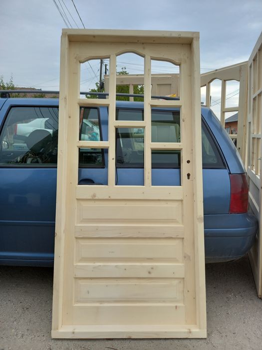 Usi, ferestre de lemn