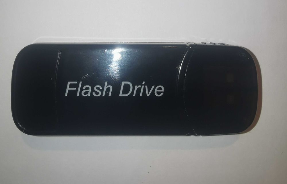 Camera spion disimulata in stick usb