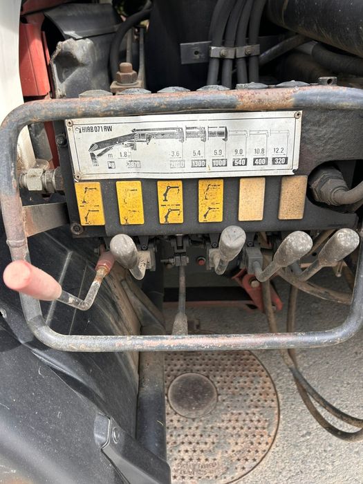 Iveco 3500 kg cu macara basculabil