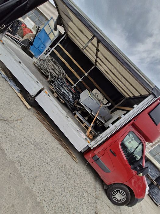 Transport marfă cu dubă prelată și lift hidraulic
Transport